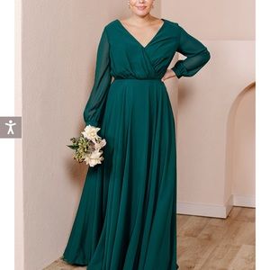 Revelry Juliet chiffon size 12 emerald green v neck long sleeves maxi bridesmaid